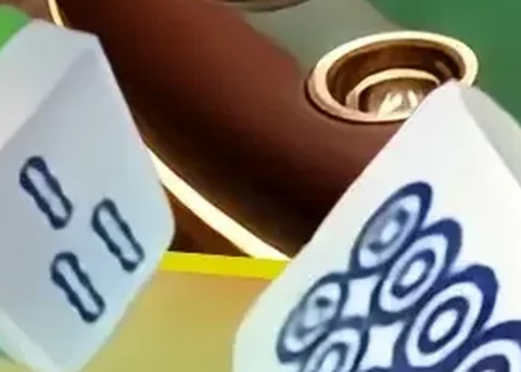 Dua kartu mahjong di meja hijau: satu bermotif bambu dan satu bermotif lingkaran biru